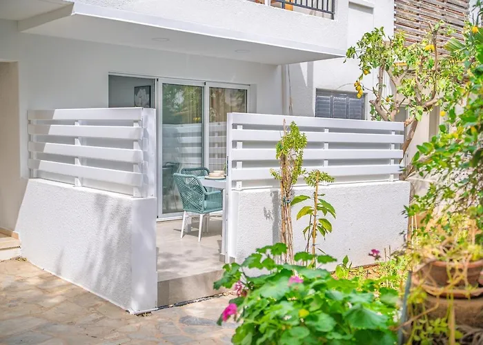 The Secret Garden -studio In Kapparis Apartament *